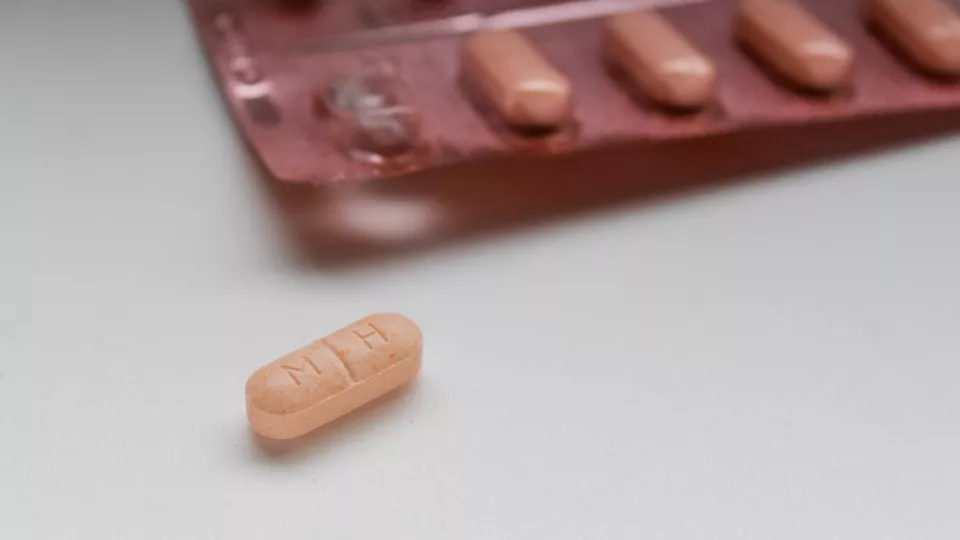 Närbild på medicinska tabletter. Foto. 